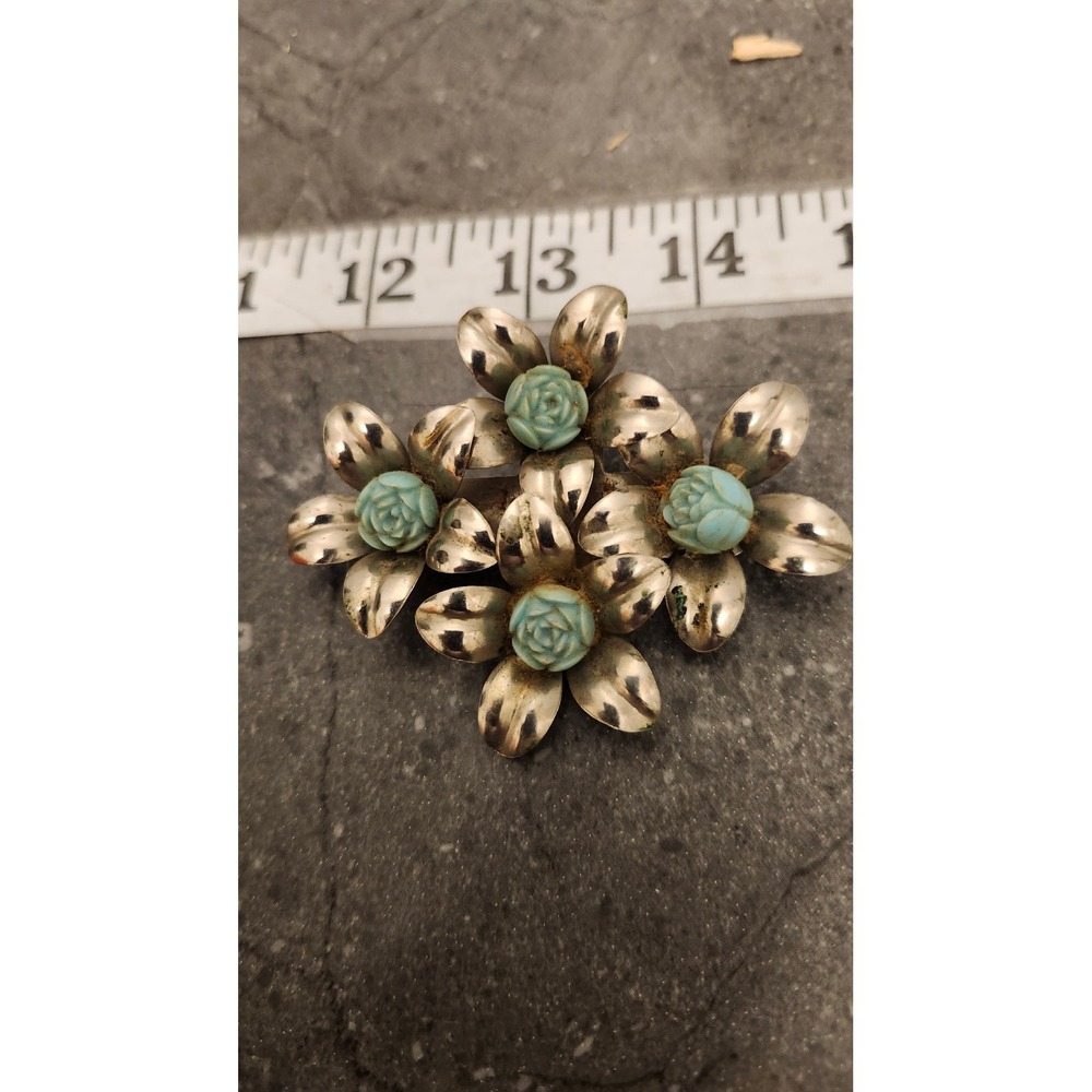 Elegant Silver Tone Flower Brooch Cluster Pin‎ Carved Detail Blue Resin Jewelry